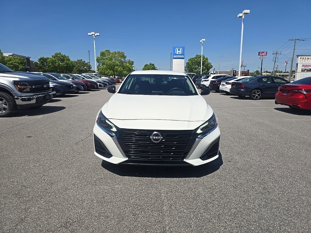 Used 2025 Nissan Altima 2.5 SV FWD image 8