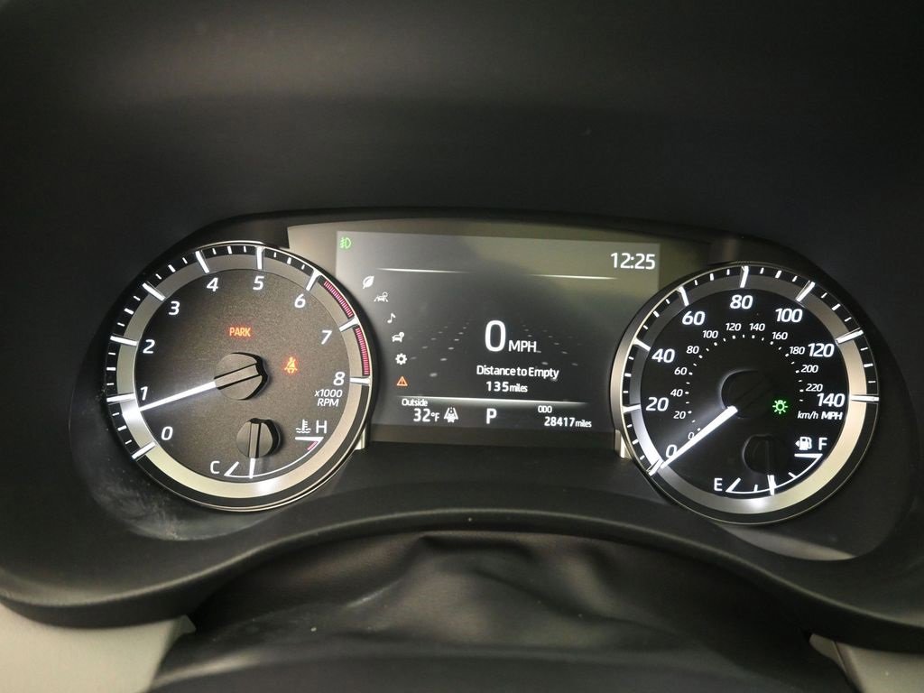 Used 2023 Toyota Highlander XLE image 12