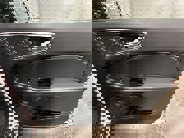 Used 2018 Ford Edge SEL image 22