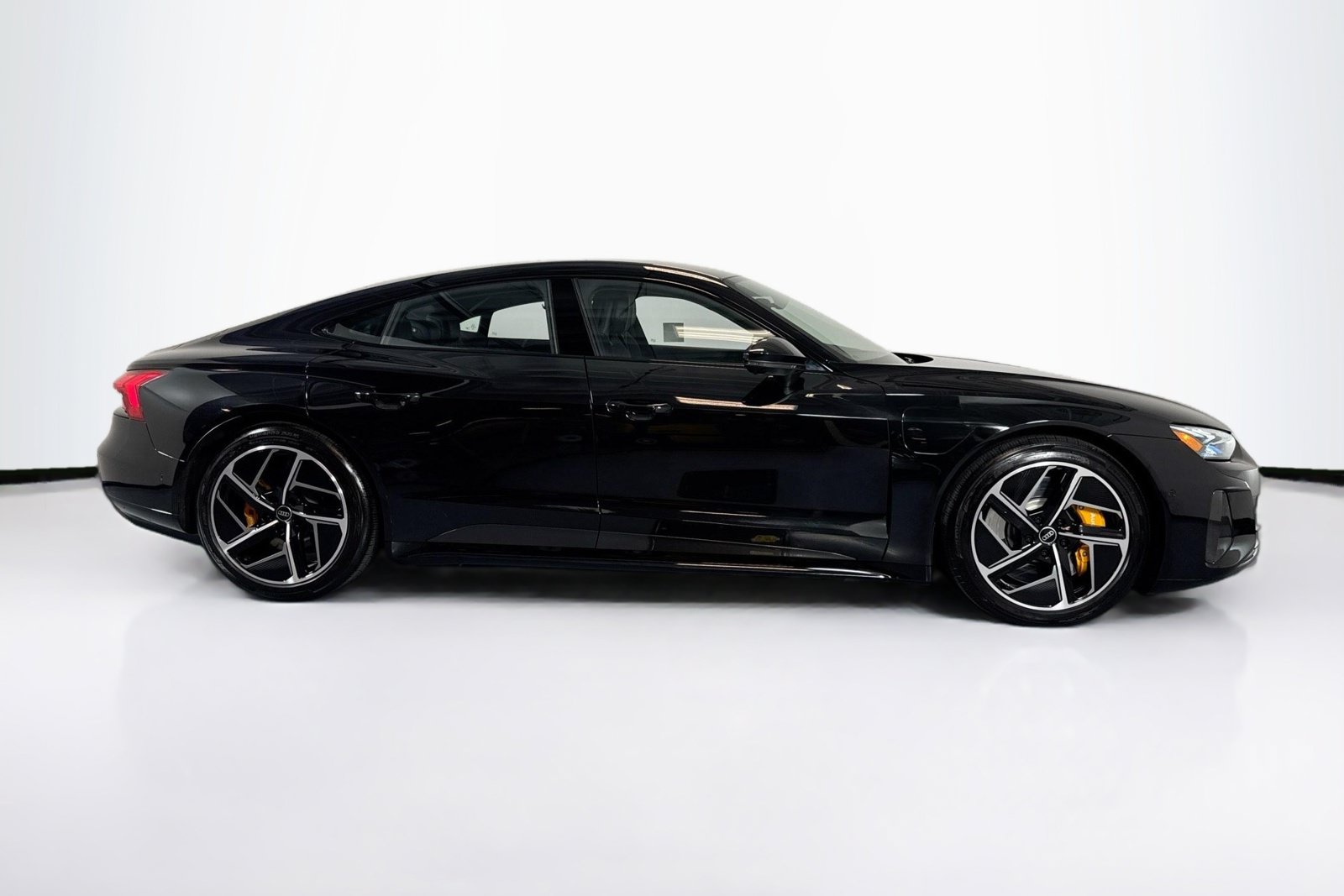 Used 2023 Audi RS e-tron GT w/ Carbon Performance Package AWD/4WD image 4