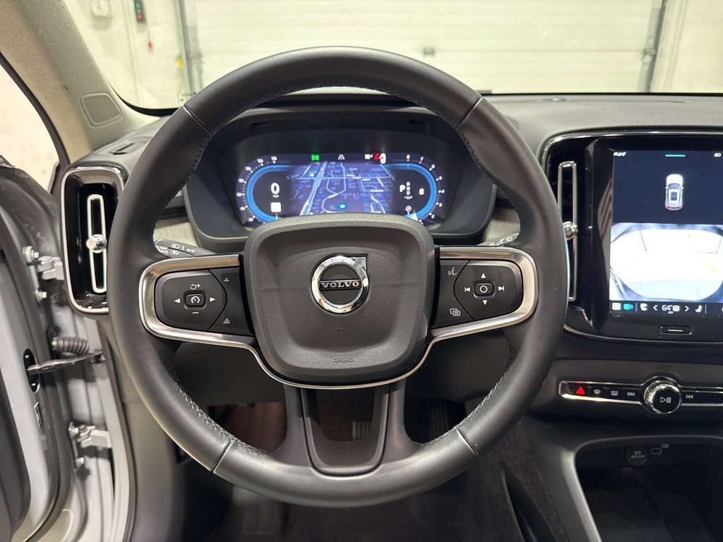 Used 2025 Volvo XC40 B5 Core image 23