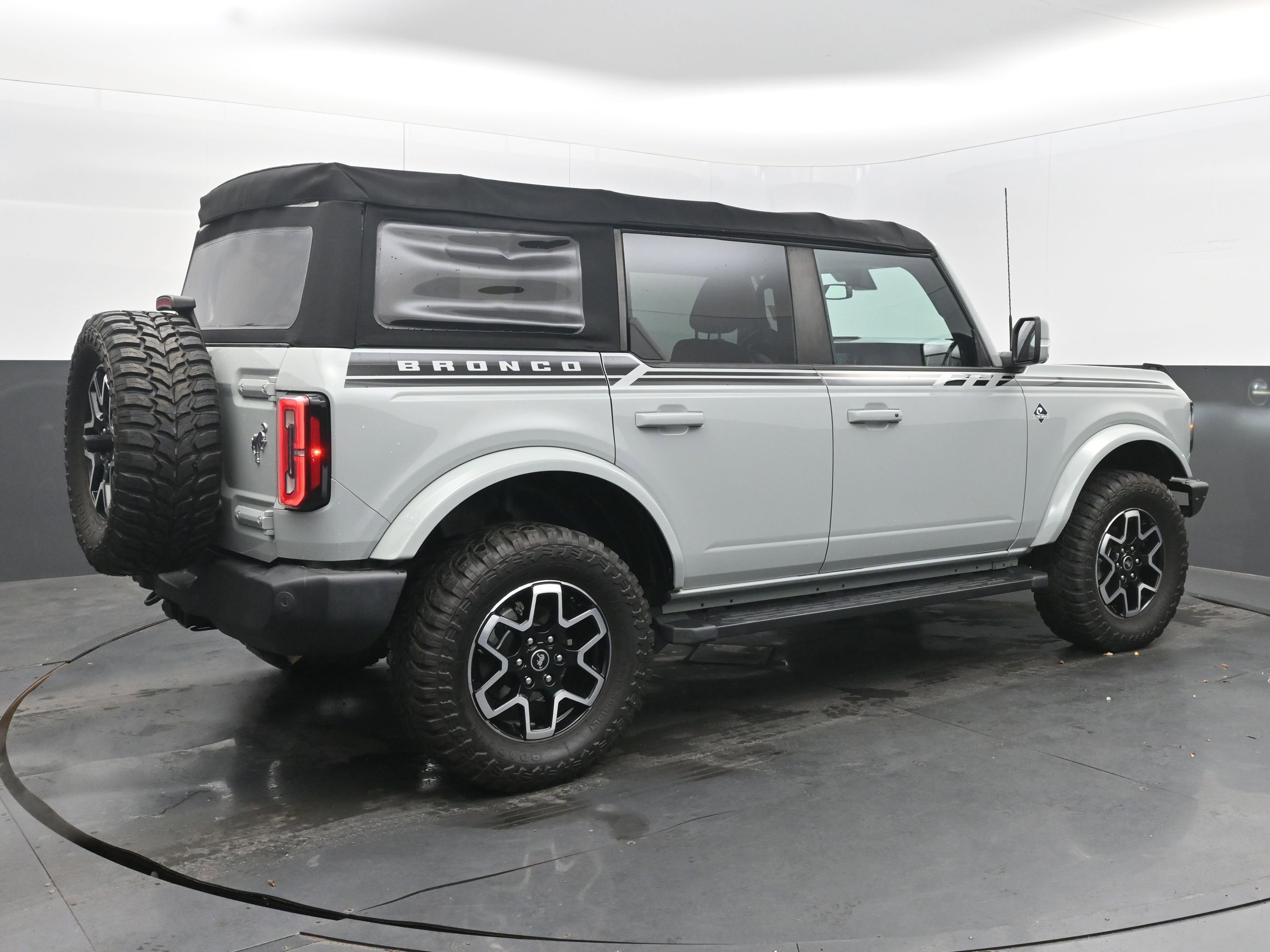 Used 2021 Ford Bronco Outer Banks image 9