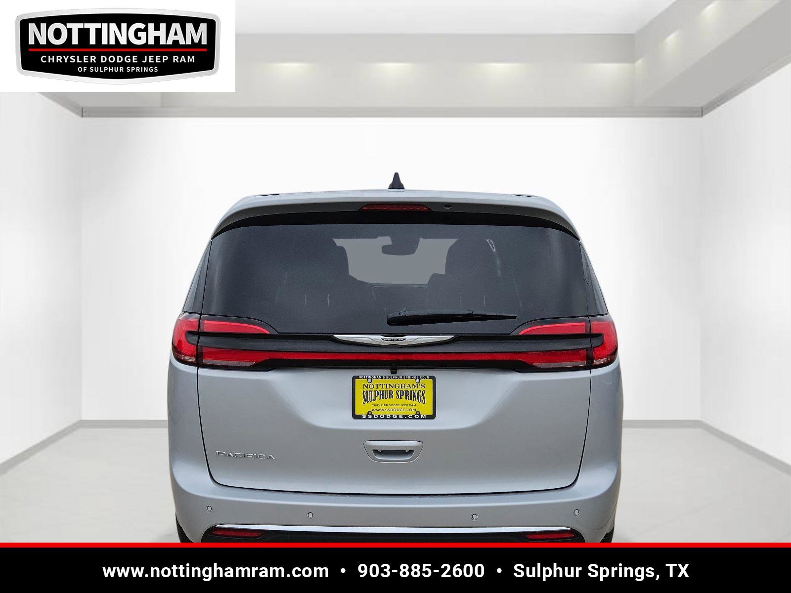 New 2026 Chrysler Pacifica Select FWD image 4