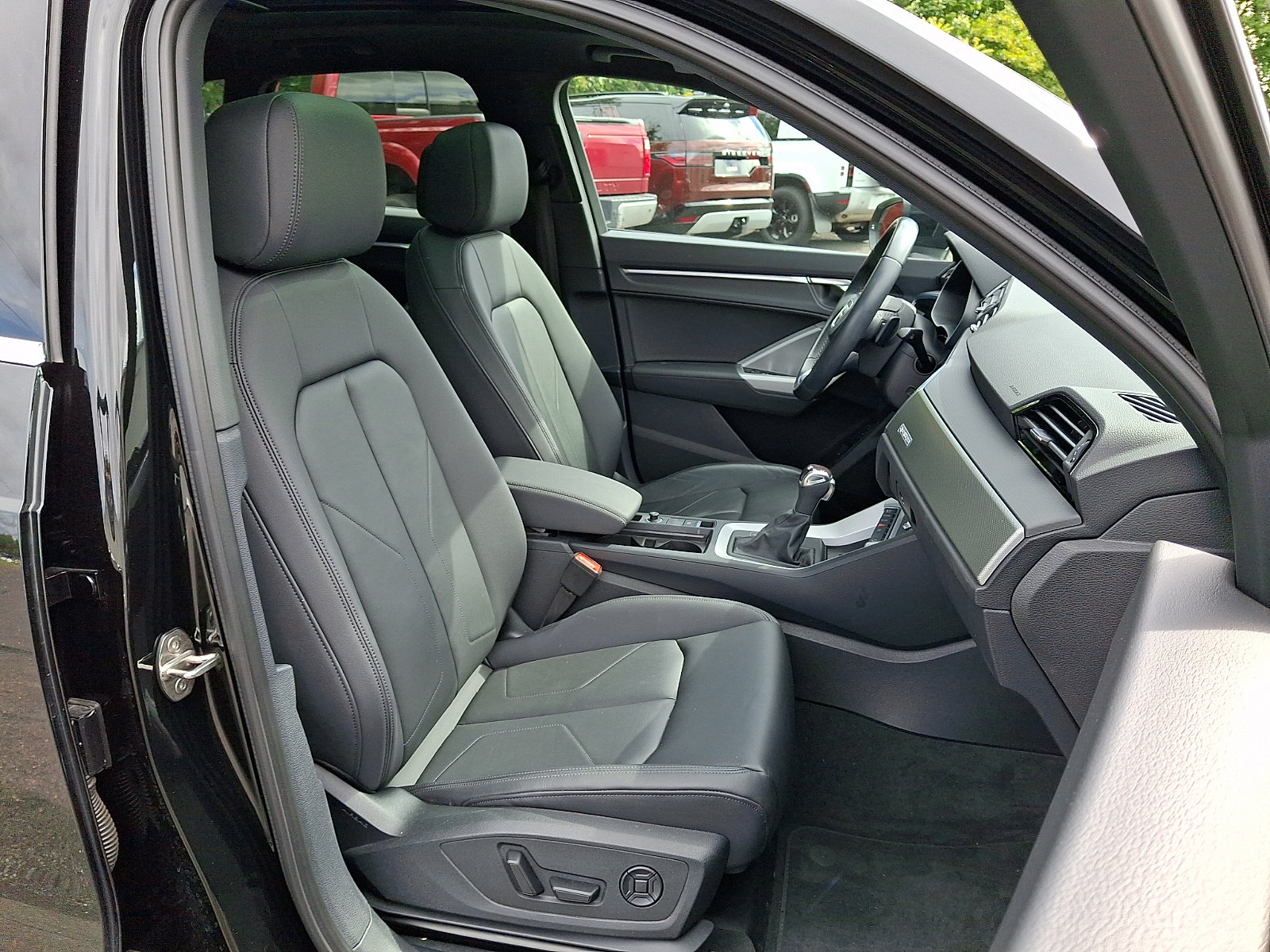 Used 2023 Audi Q3 2.0T Premium Plus AWD/4WD image 3