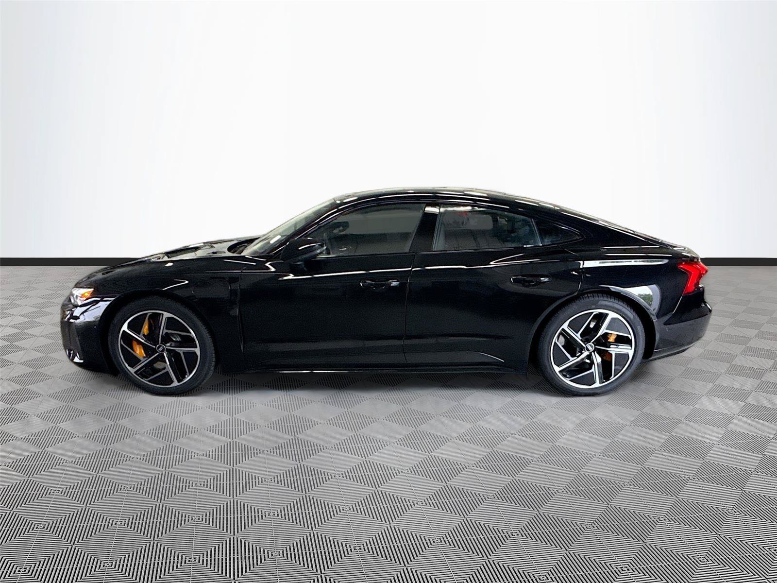 Used 2023 Audi RS e-tron GT w/ Carbon Performance Package AWD/4WD image 4