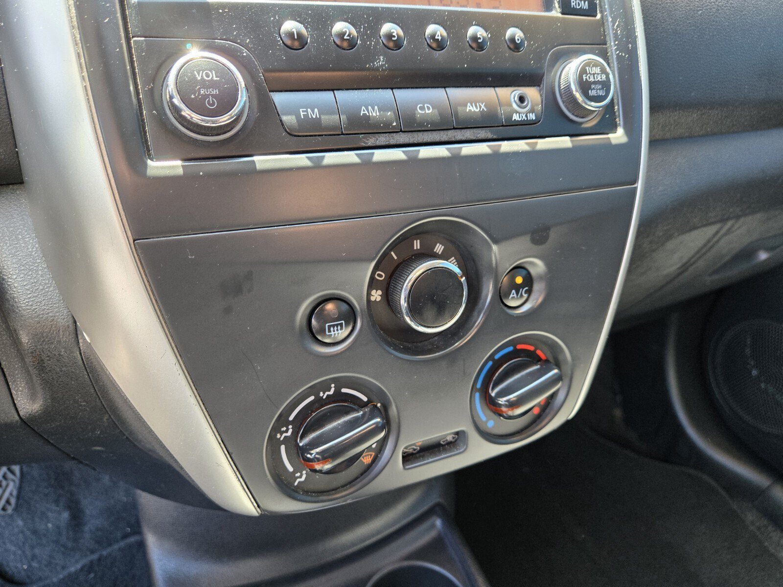 Used 2016 Nissan Versa SV FWD image 18