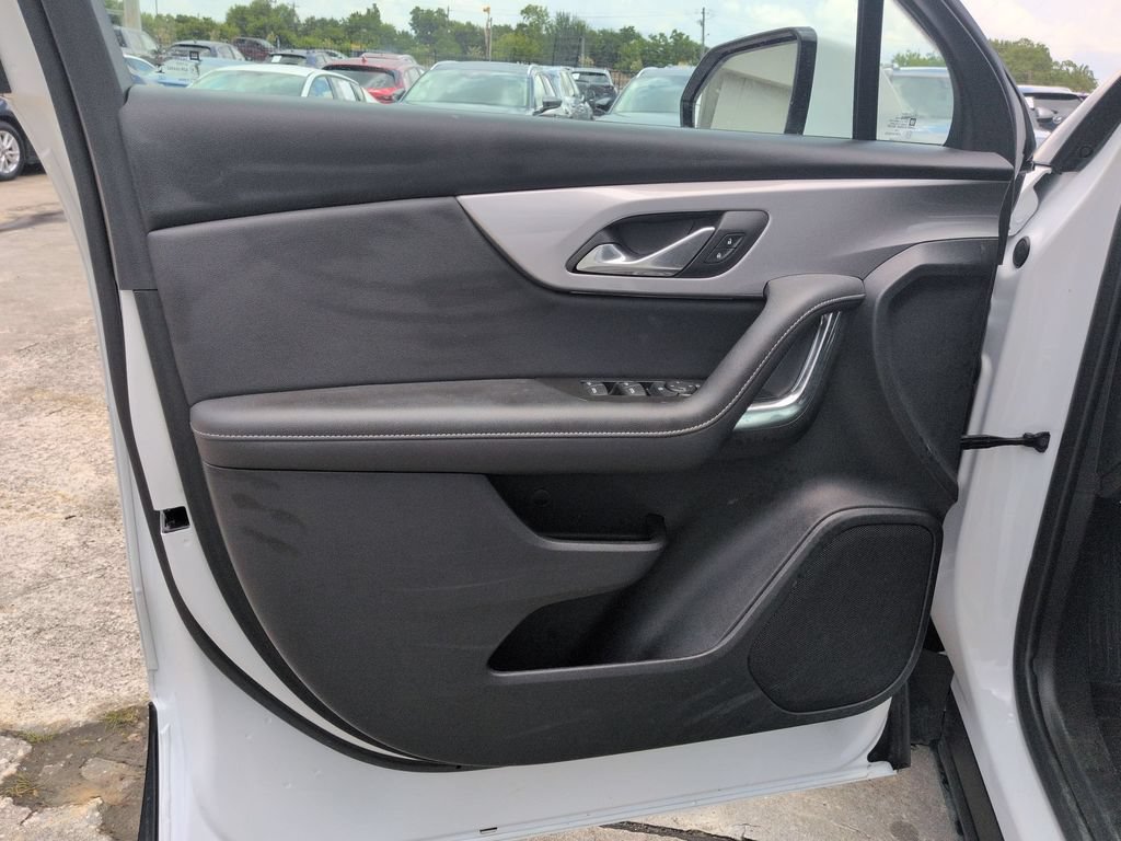 Used 2025 Chevrolet Blazer LT FWD image 11