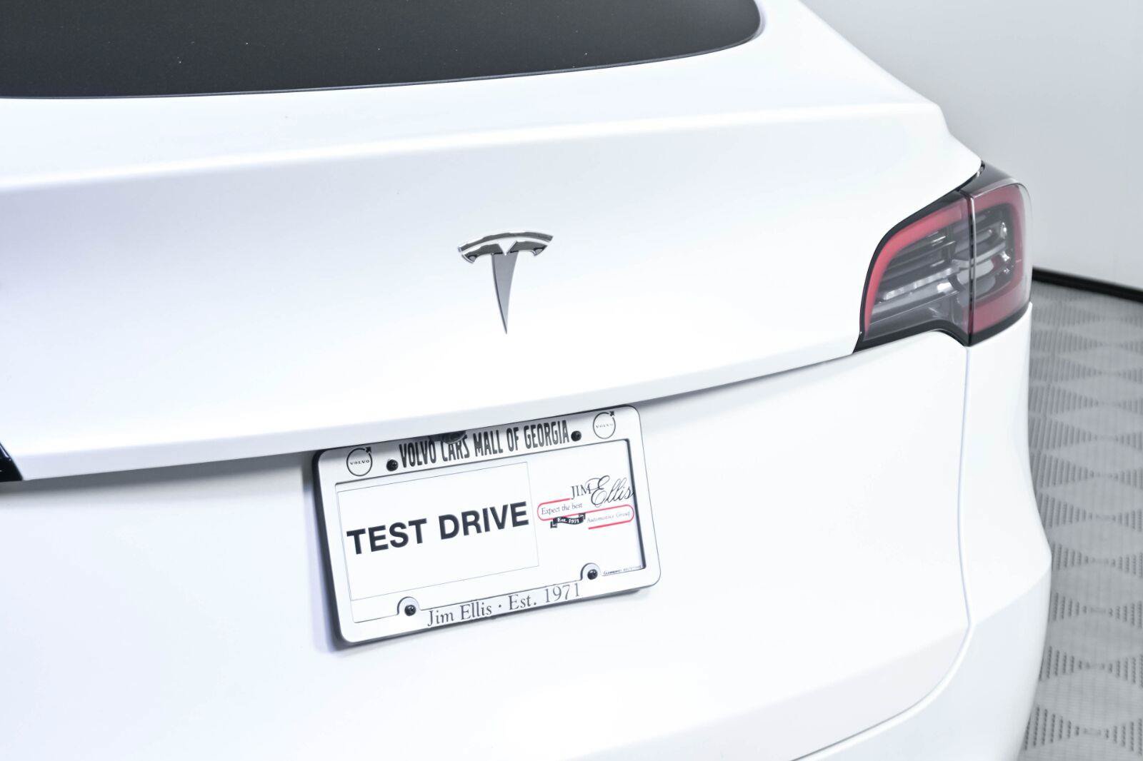 Used 2024 Tesla Model Y Long Range AWD/4WD image 35