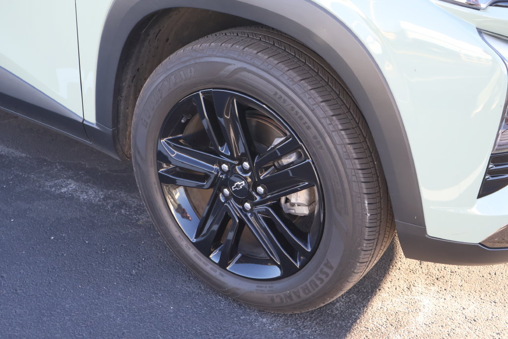 Used 2024 Chevrolet Trax ACTIV w/ Sunroof Package FWD image 6