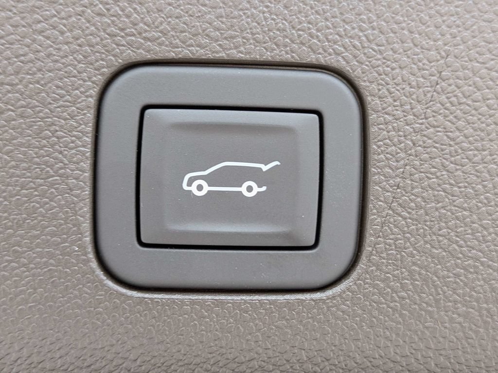 Used 2026 Cadillac Escalade Luxury AWD/4WD image 16