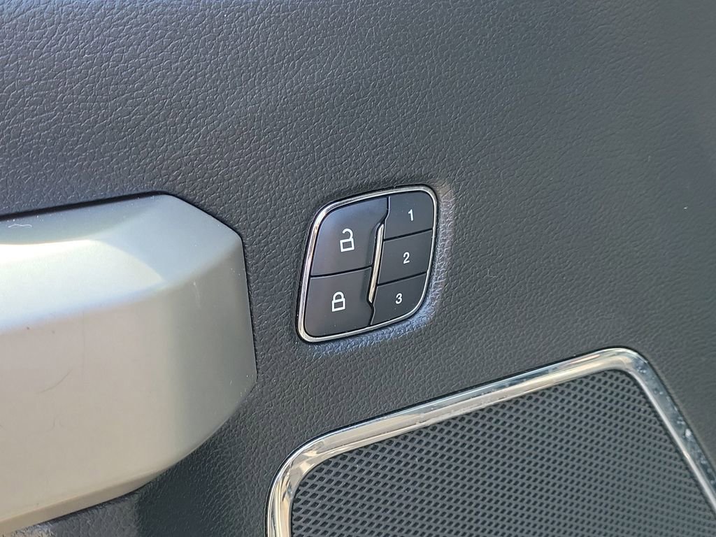 Used 2018 Ford F250 Lariat w/ Chrome Package image 17