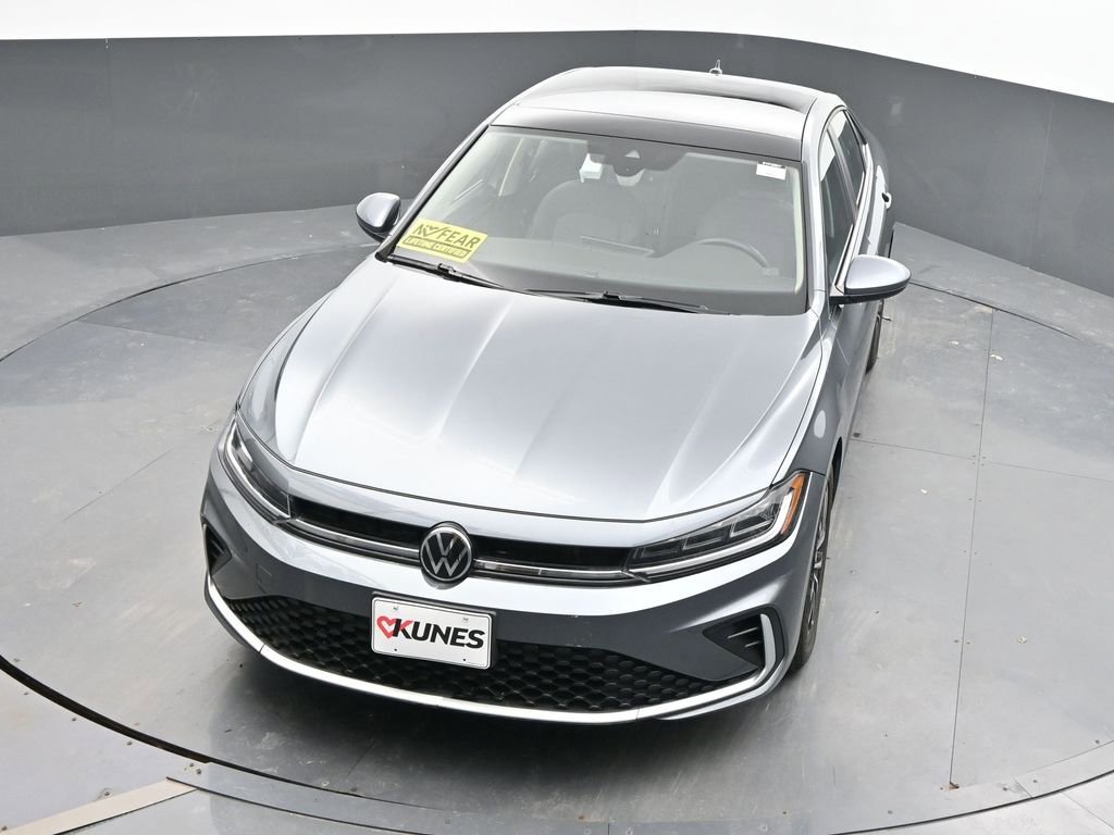 Used 2025 Volkswagen Jetta SE image 29