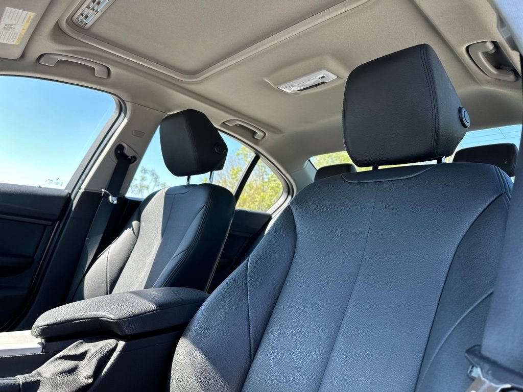 Used 2018 BMW 320i xDrive Sedan w/ Convenience Package AWD/4WD image 17