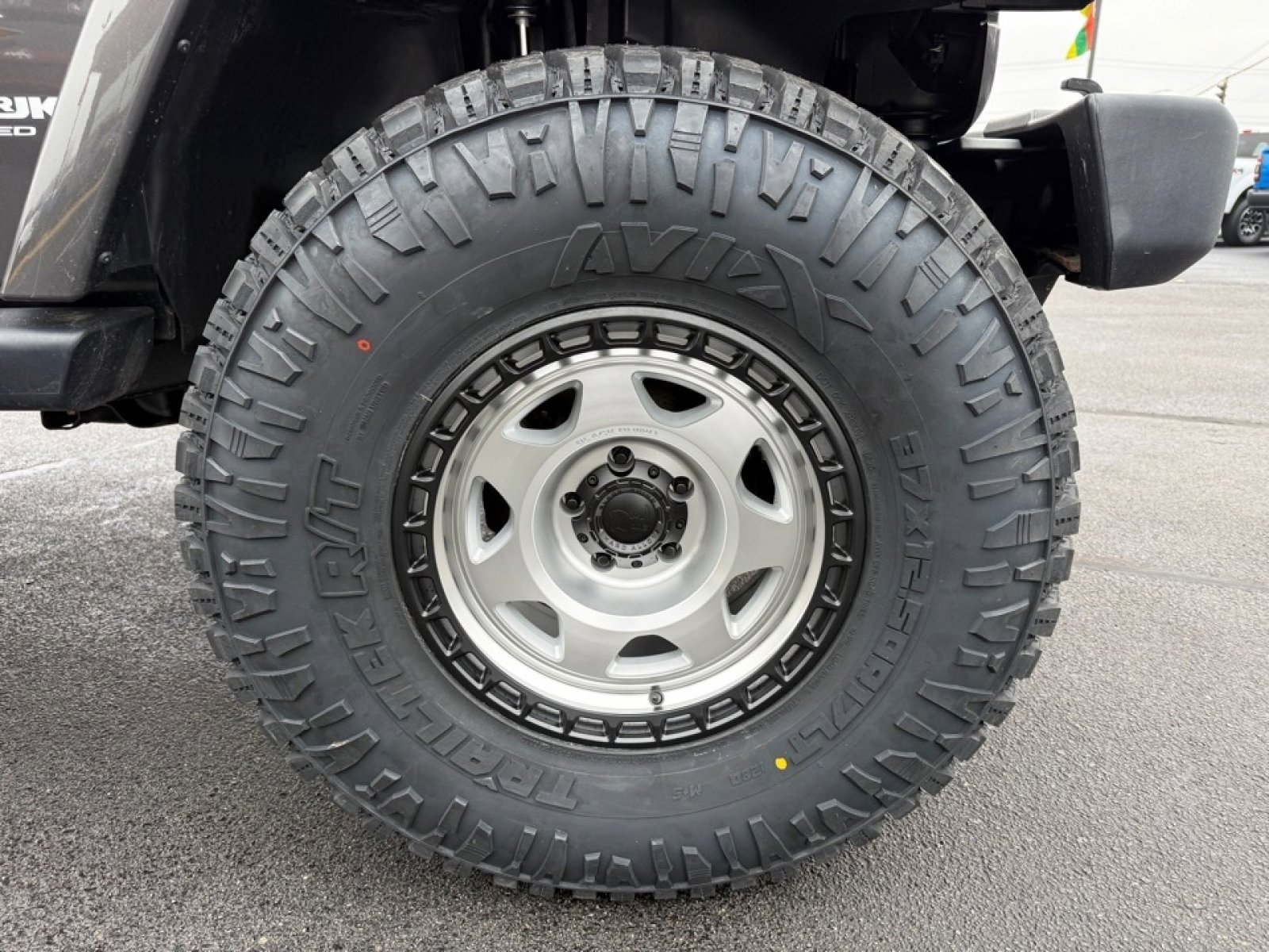 Used 2018 Jeep Wrangler Unlimited Sahara w/ Connectivity Group image 36