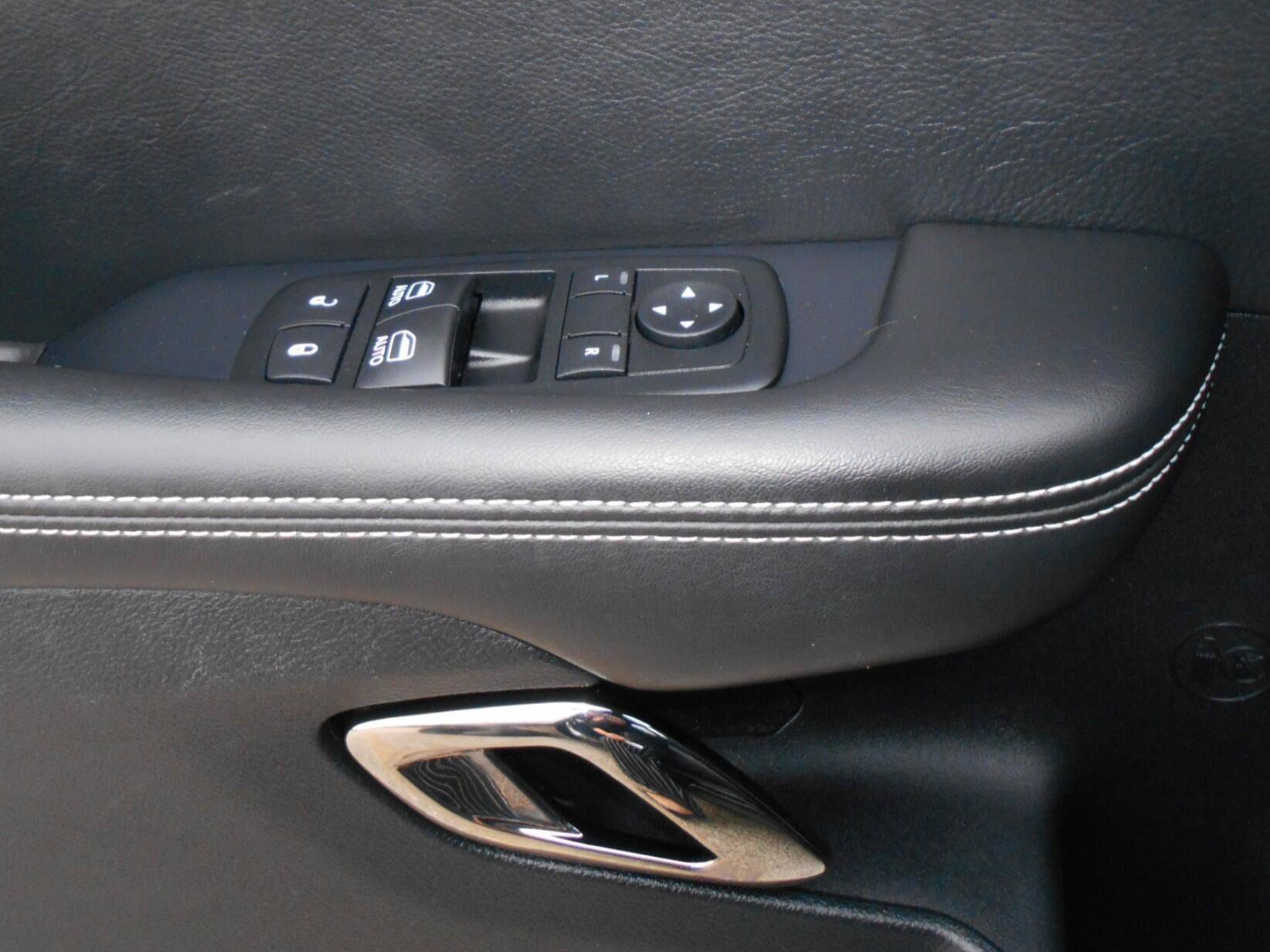 Used 2015 Dodge Challenger SRT Hellcat RWD image 17