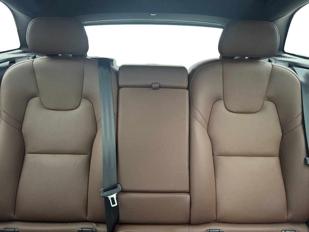 Certified 2023 Volvo XC60 B5 Plus w/ Climate Package image 22