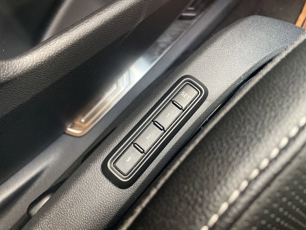 Used 2024 Volkswagen Atlas Cross Sport SEL R-Line image 30