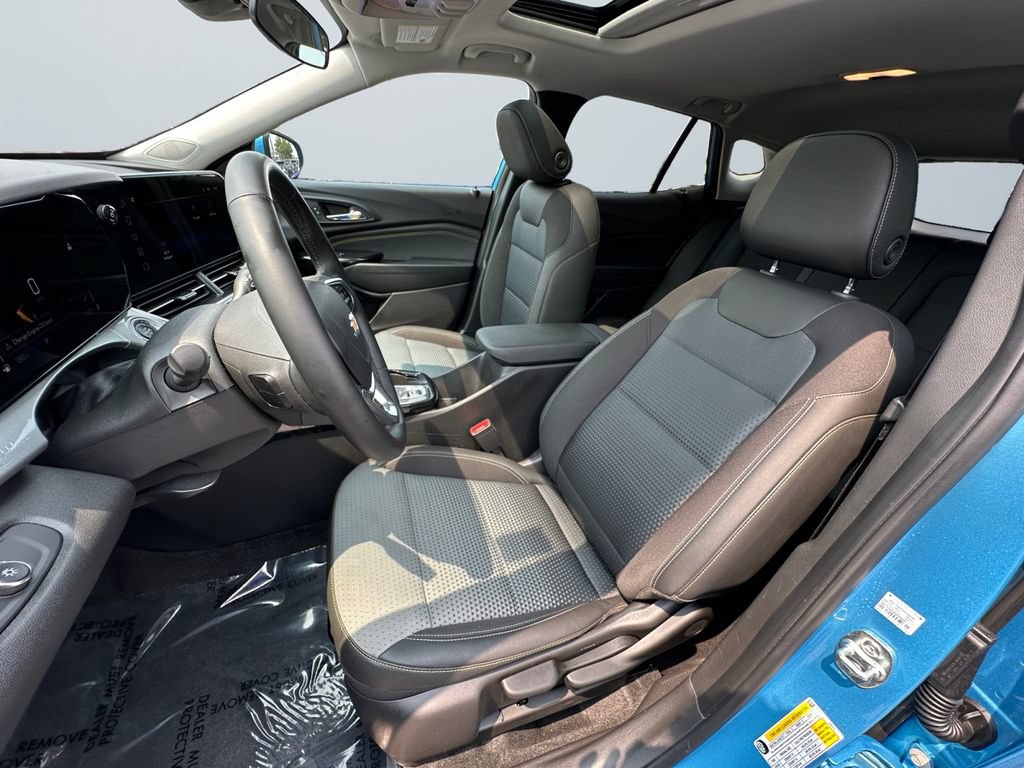Used 2026 Chevrolet Trax LT w/ Sunroof Package FWD image 9