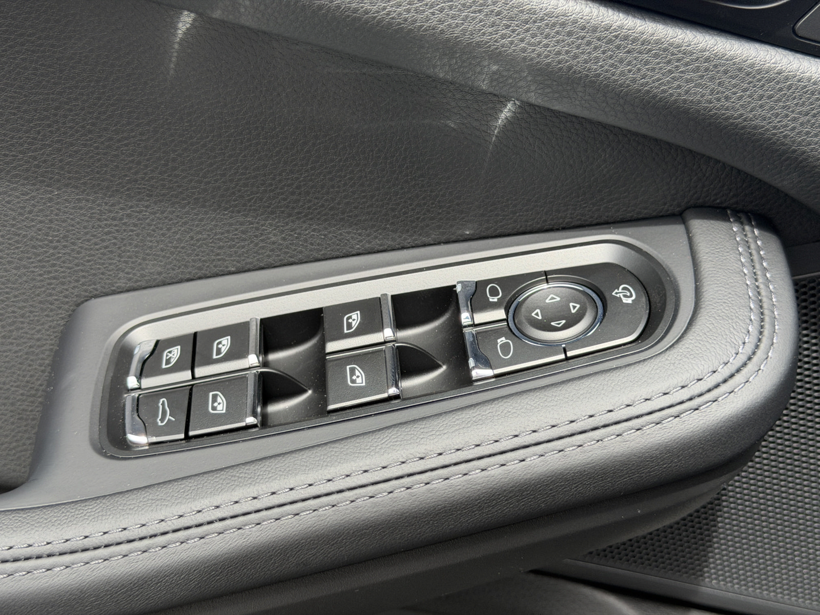New 2026 Porsche Macan AWD/4WD image 21