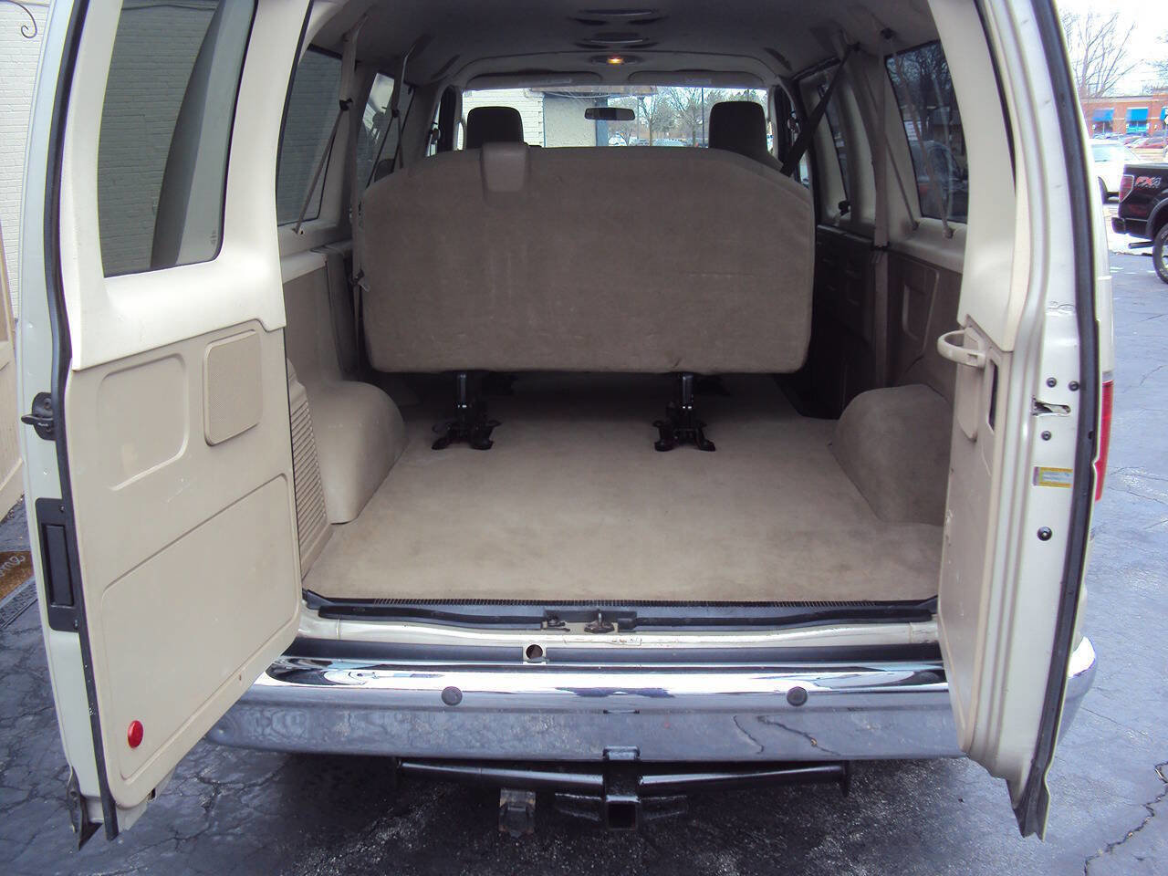 Used 2011 Ford E-150 and Econoline 150 Wagon image 18