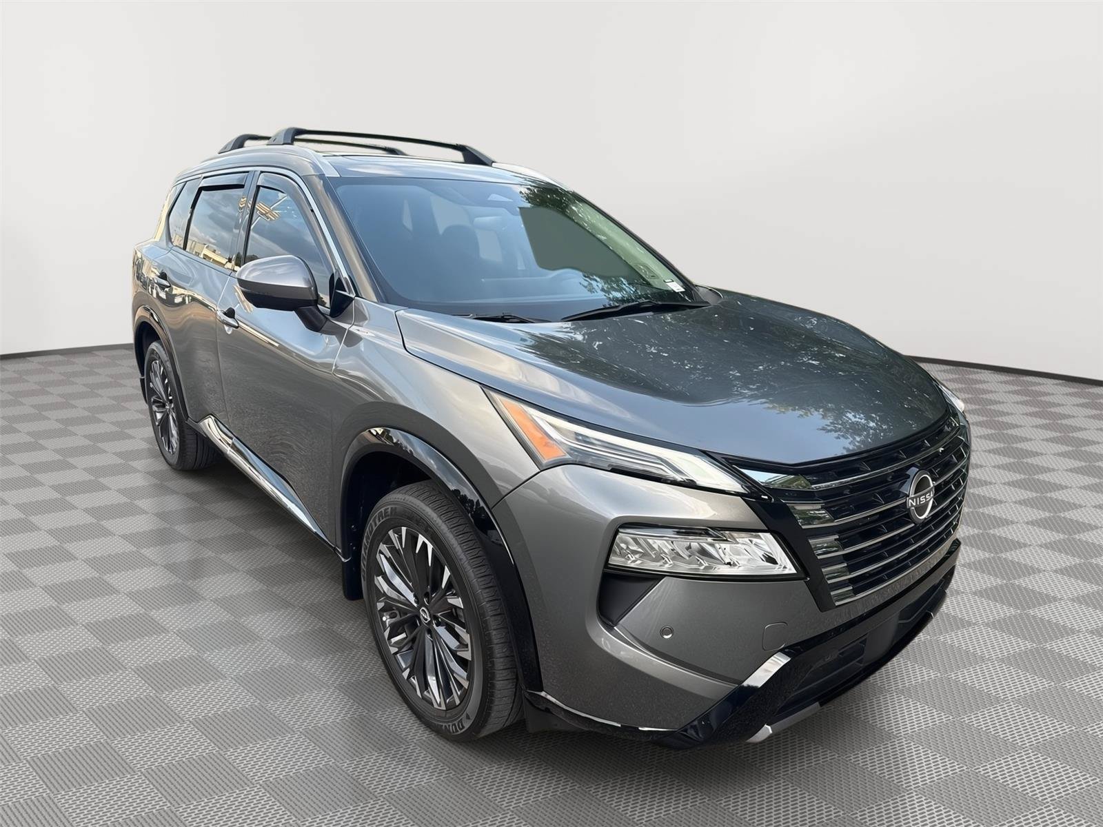 Used 2025 Nissan Rogue Platinum w/ Platinum Premium Package FWD image 4