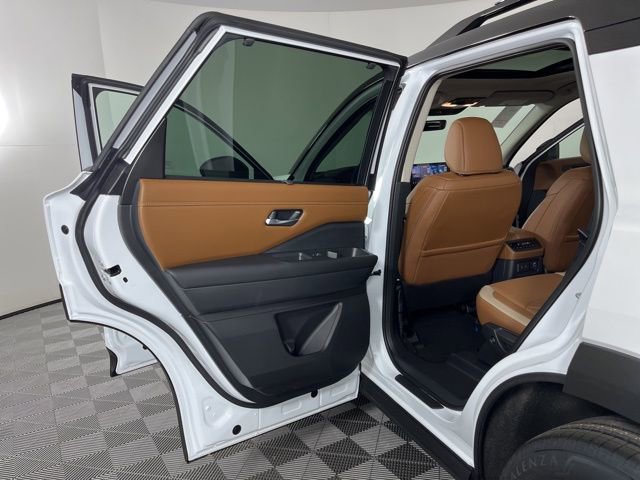 New 2026 Nissan Pathfinder Platinum image 41