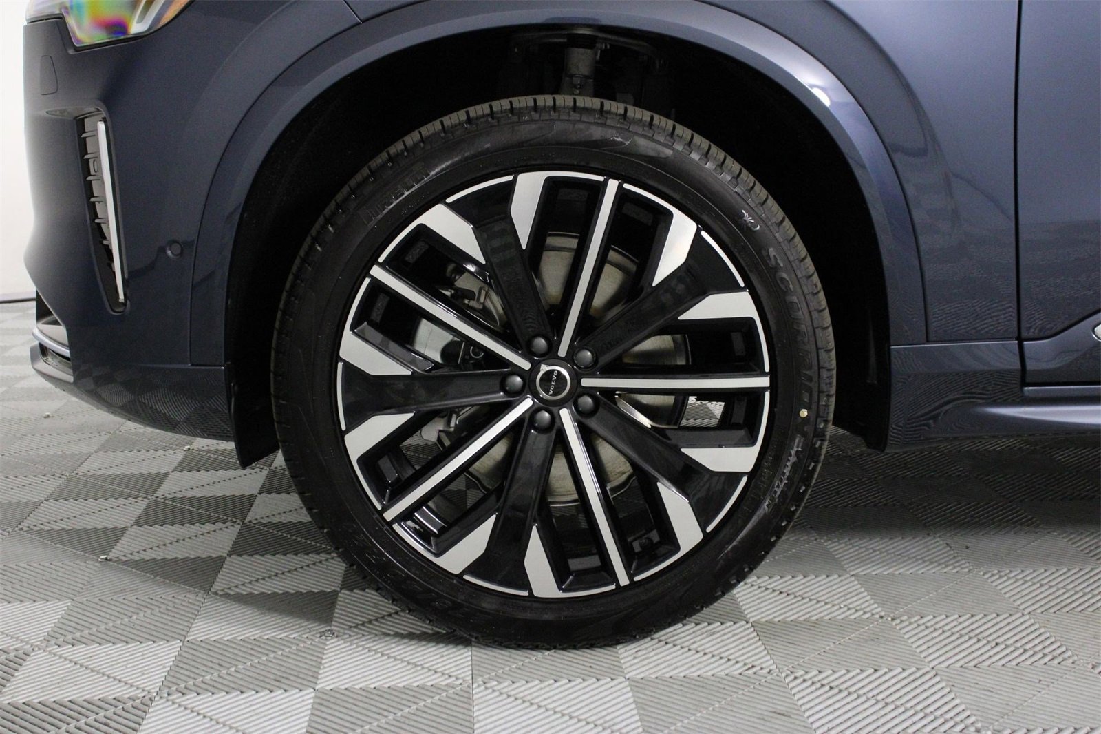 New 2026 Volvo XC90 B6 Plus w/ Protection Package Premier image 12