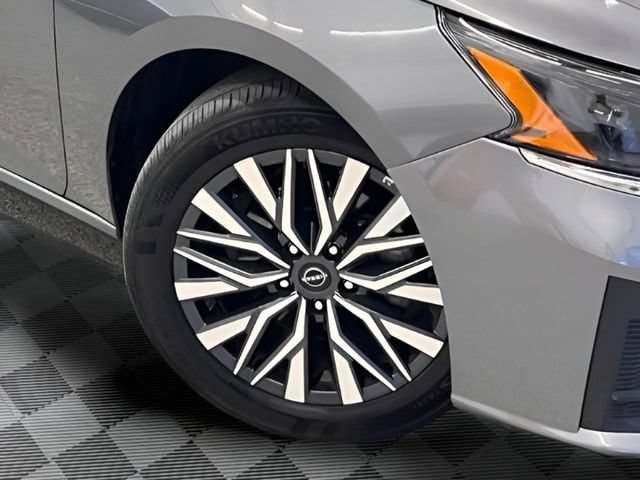 Used 2025 Nissan Altima 2.5 SV FWD image 24