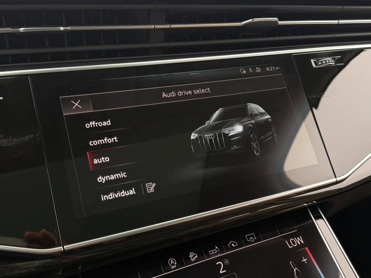 Used 2020 Audi Q7 3.0T Premium AWD/4WD image 25