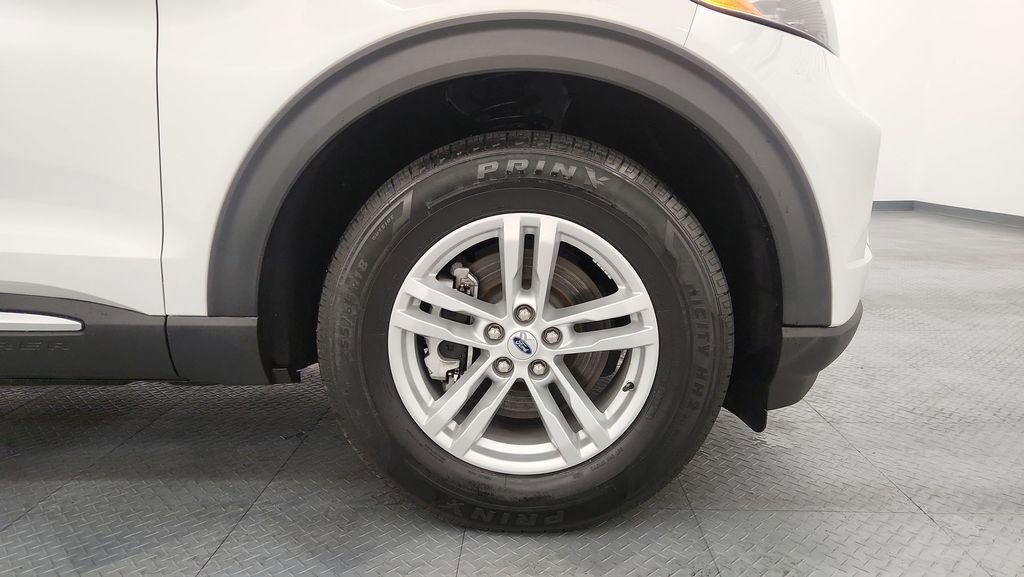Used 2023 Ford Explorer XLT w/ Equipment Group 202A AWD/4WD image 23