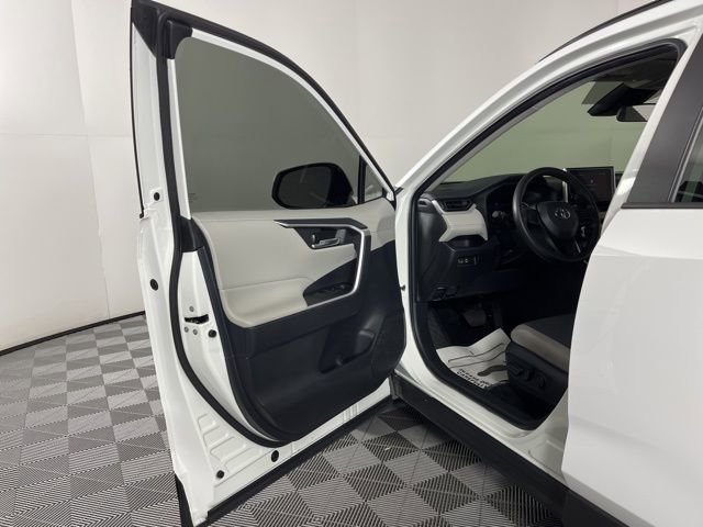 Used 2024 Toyota RAV4 XLE image 16