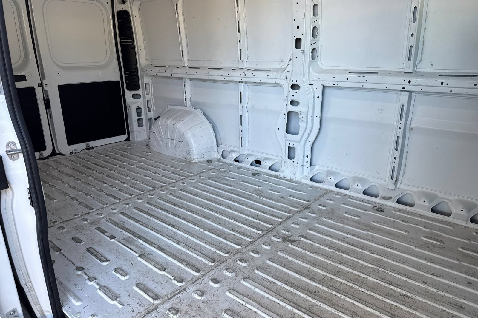 Used 2025 RAM ProMaster 2500 w/ Convenience Group FWD image 21