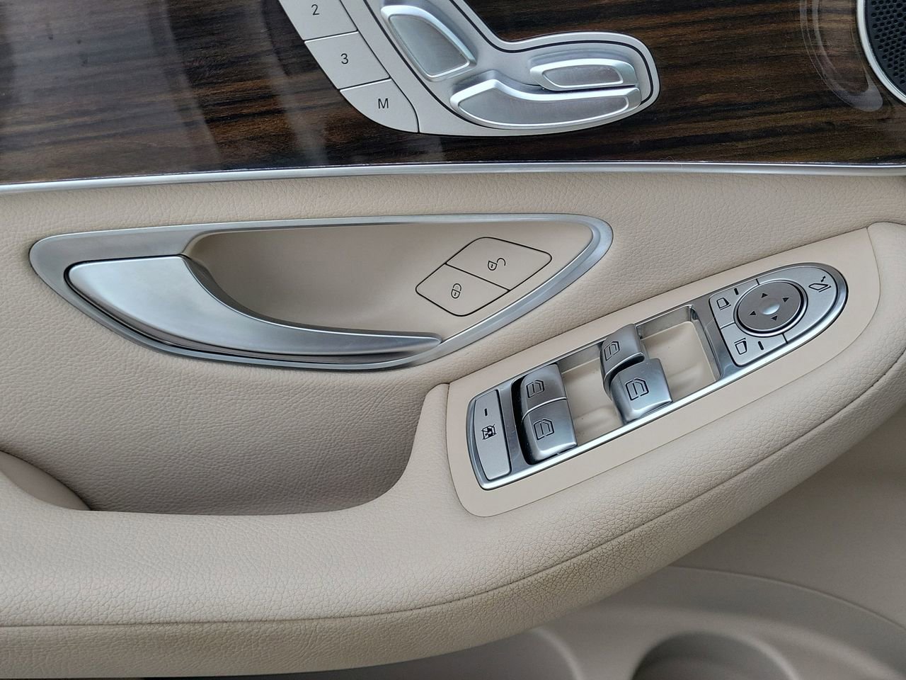 Used 2022 Mercedes-Benz GLC 300 image 24