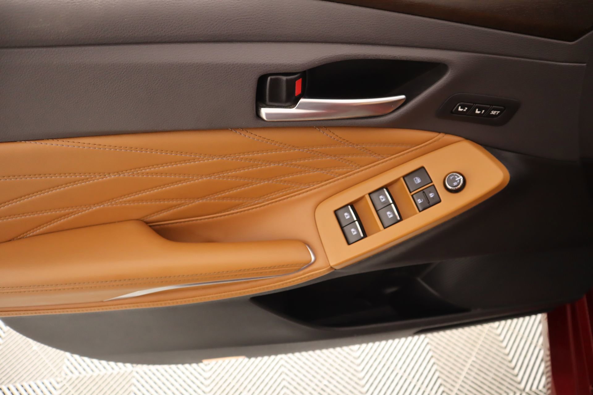 Used 2019 Toyota Avalon Limited image 17