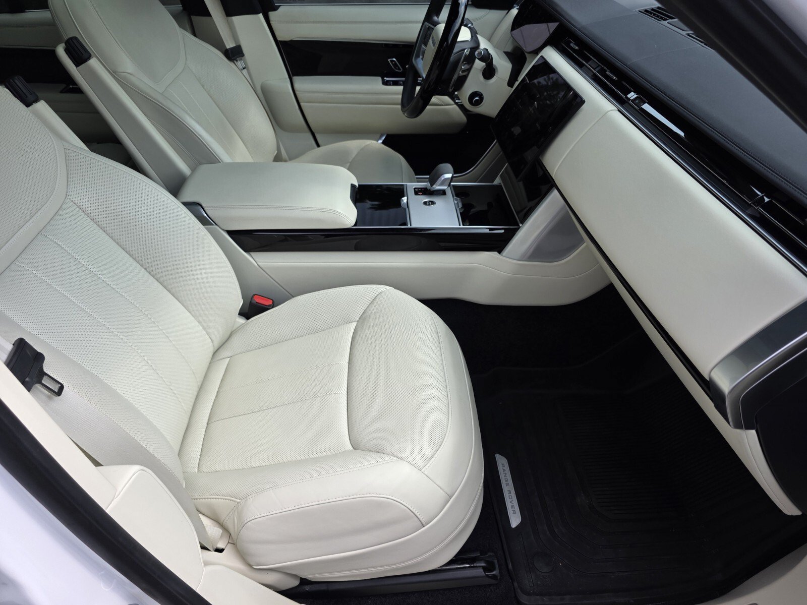 Certified 2024 Land Rover Range Rover SE AWD/4WD image 3