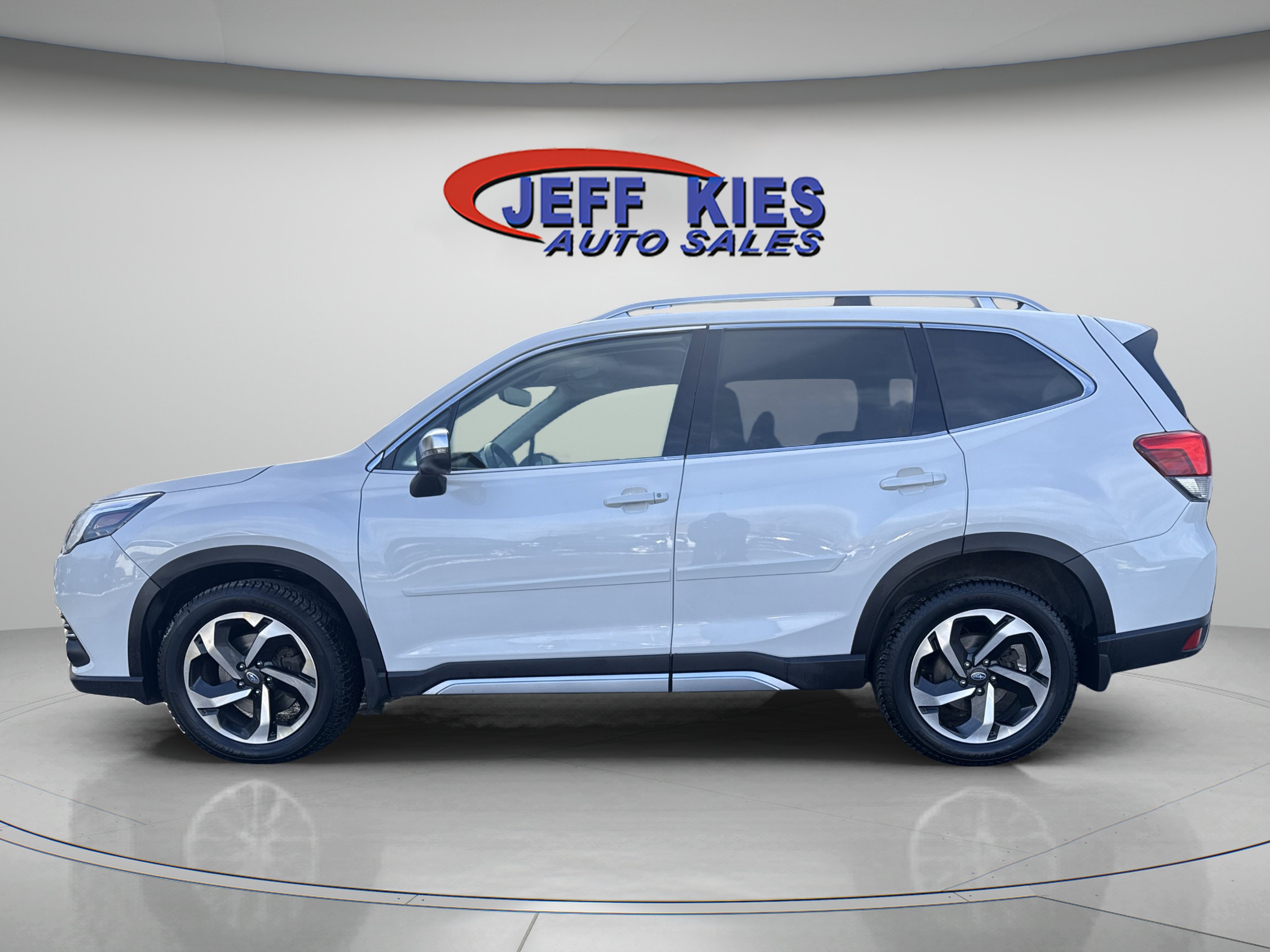 Used 2022 Subaru Forester Touring AWD/4WD image 8