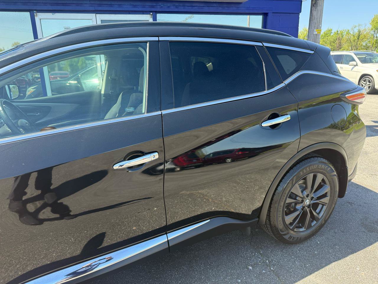 Used 2018 Nissan Murano SV w/ Premium Package FWD image 2