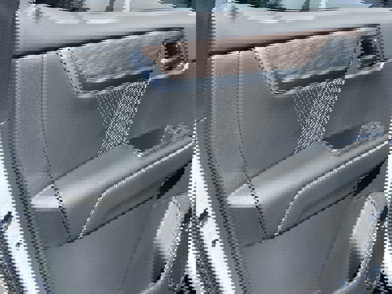 New 2026 GMC Acadia Denali w/ Super Cruise Package image 23