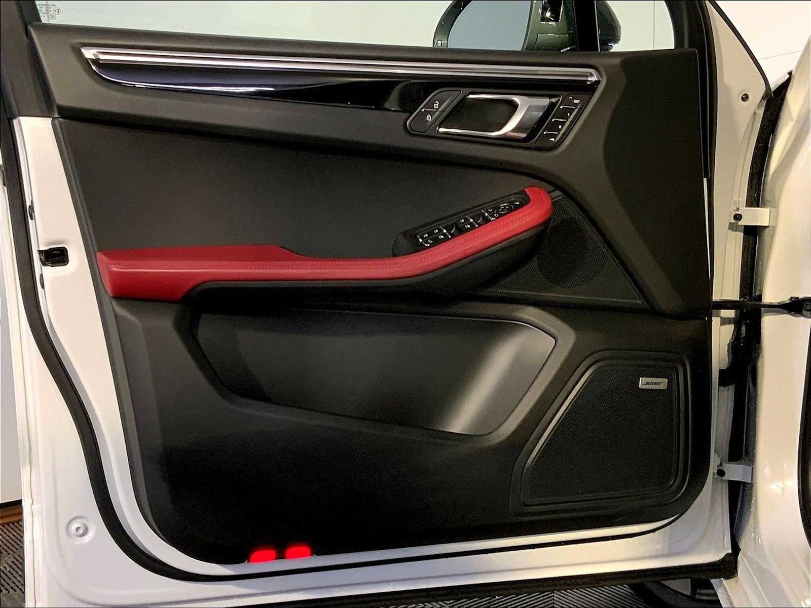 Certified 2023 Porsche Macan Turbo image 25