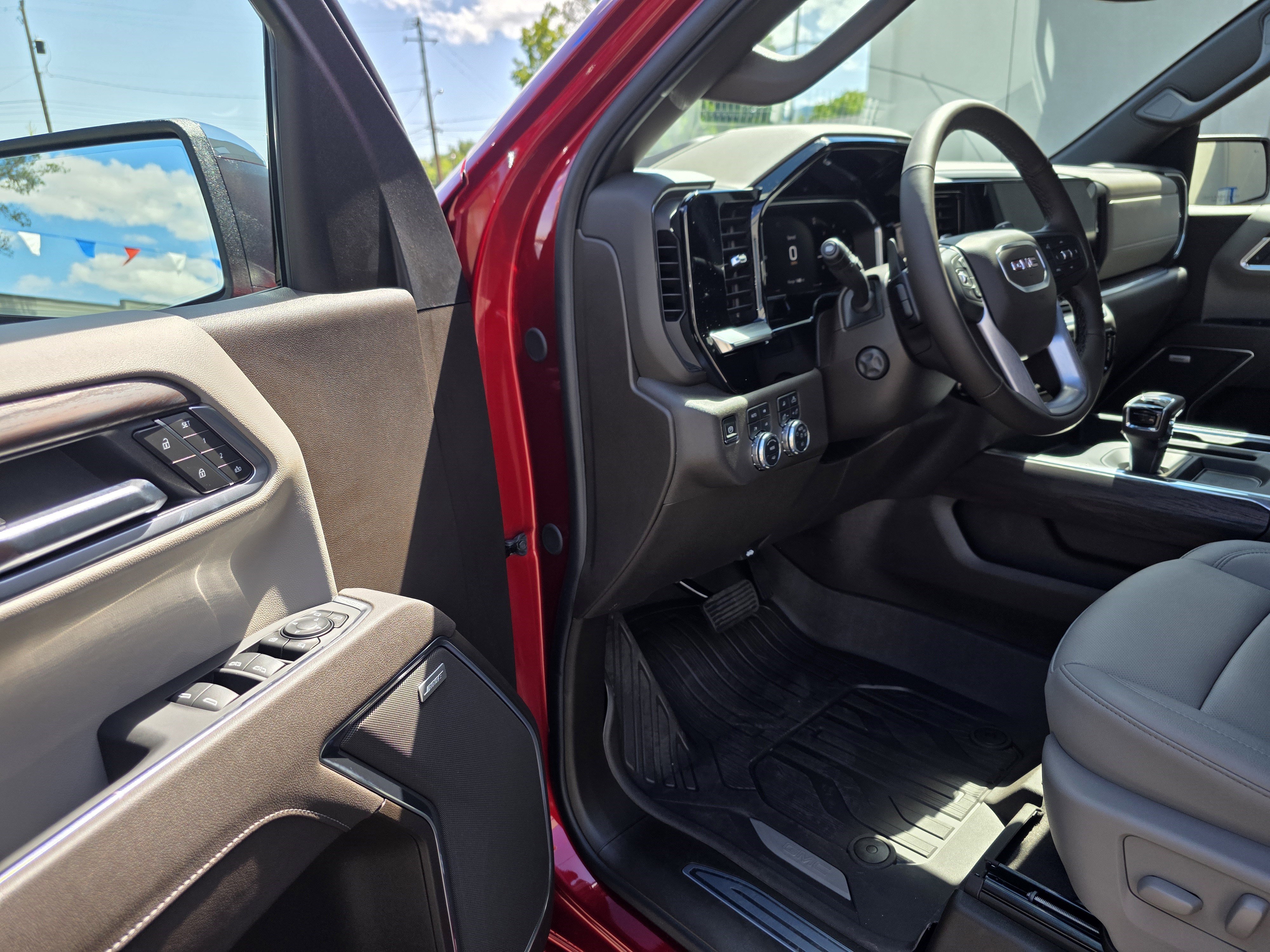 New 2026 GMC Sierra 1500 SLT w/ SLT Convenience Package image 14
