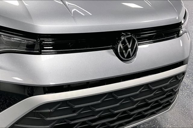 Used 2025 Volkswagen Taos SE AWD/4WD image 27