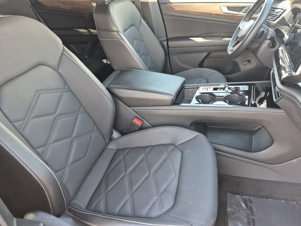 Used 2024 Volkswagen Atlas SE image 16