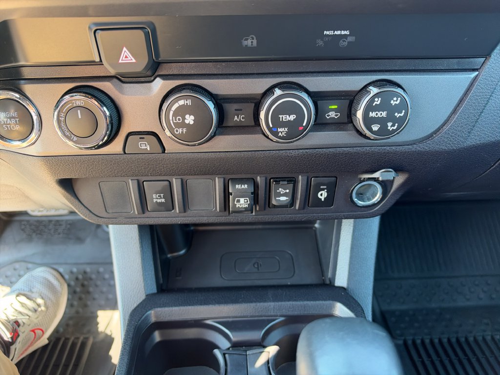 Used 2019 Toyota Tacoma TRD Sport AWD/4WD image 23