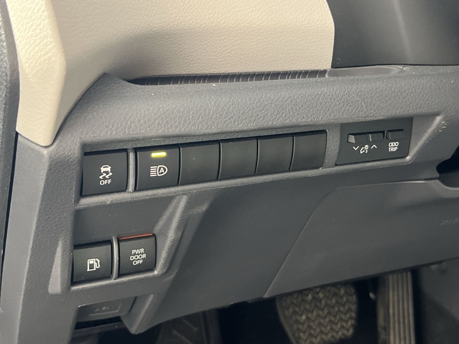 Used 2023 Toyota Sienna XLE AWD/4WD image 32