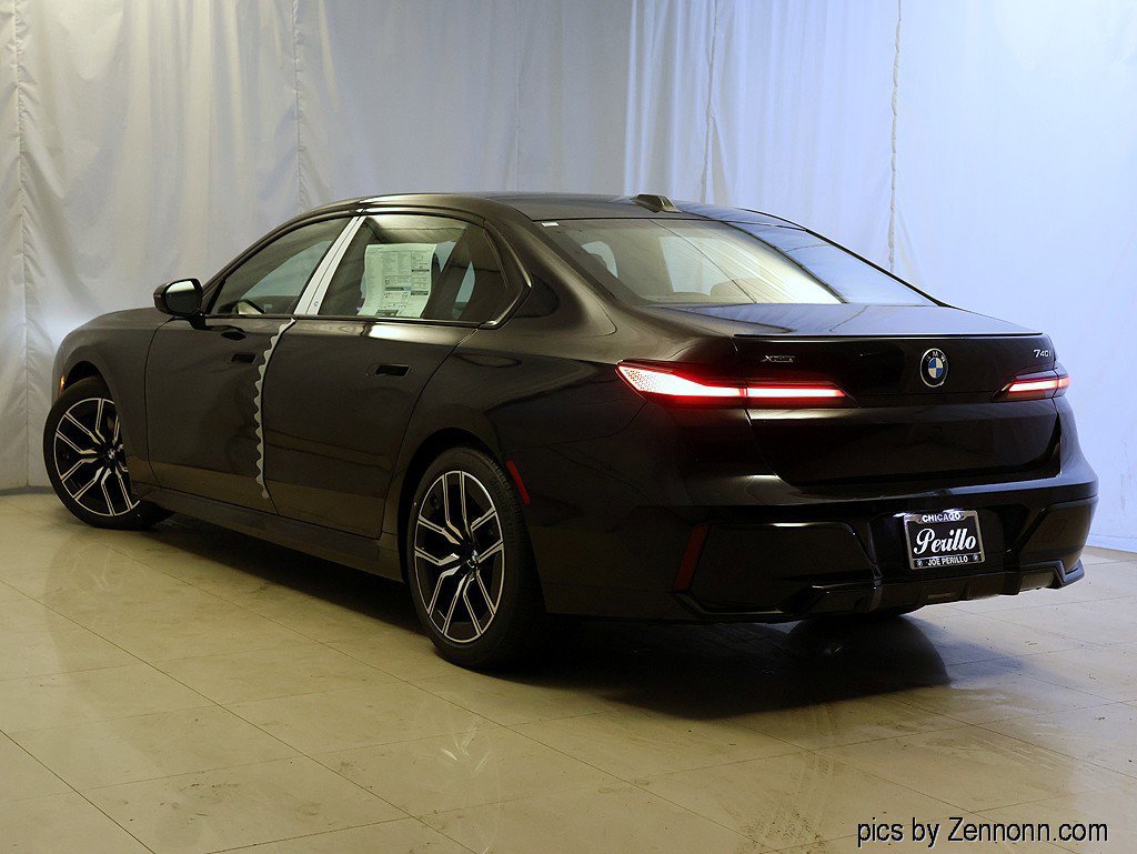 Used 2026 BMW 740i xDrive w/ Premium Package AWD/4WD image 3