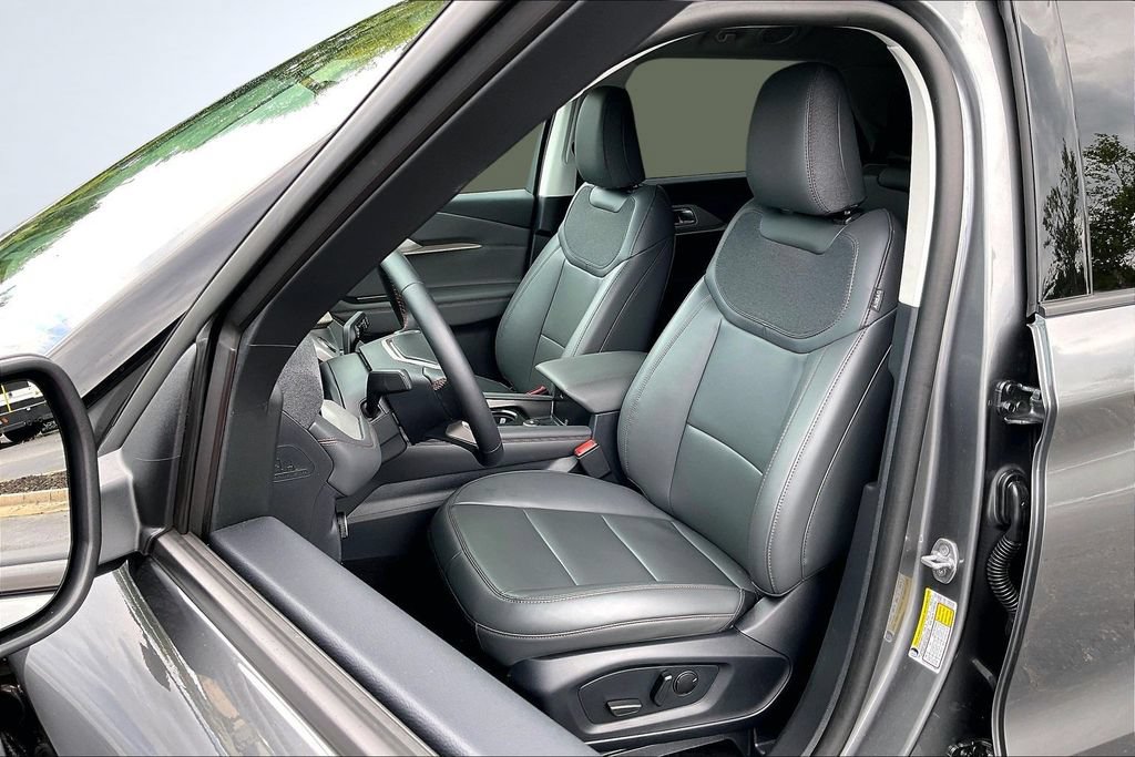 Used 2026 Ford Explorer Active w/ Active Comfort Package RWD image 23