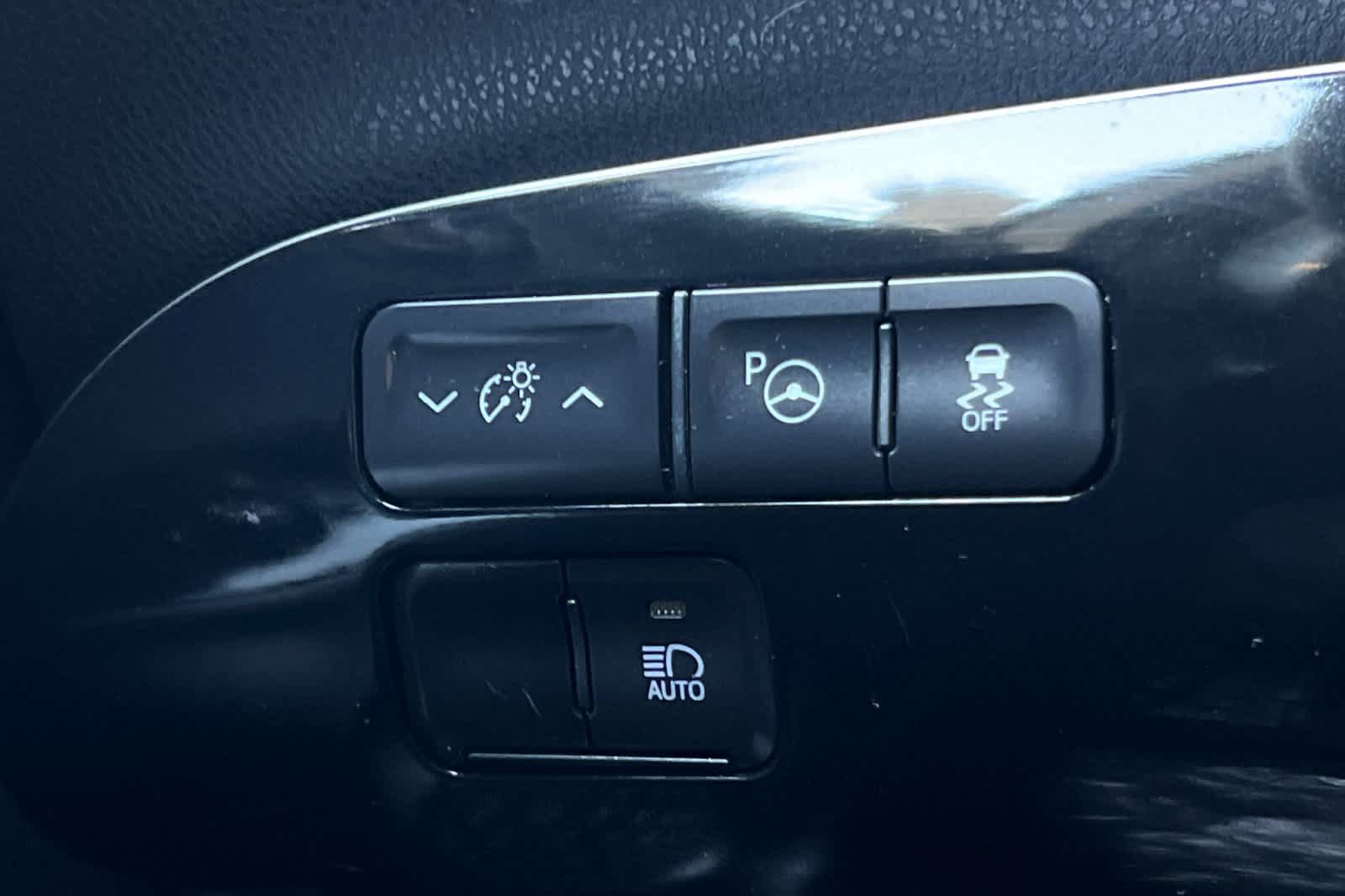 Used 2022 Toyota Prius LE FWD image 29