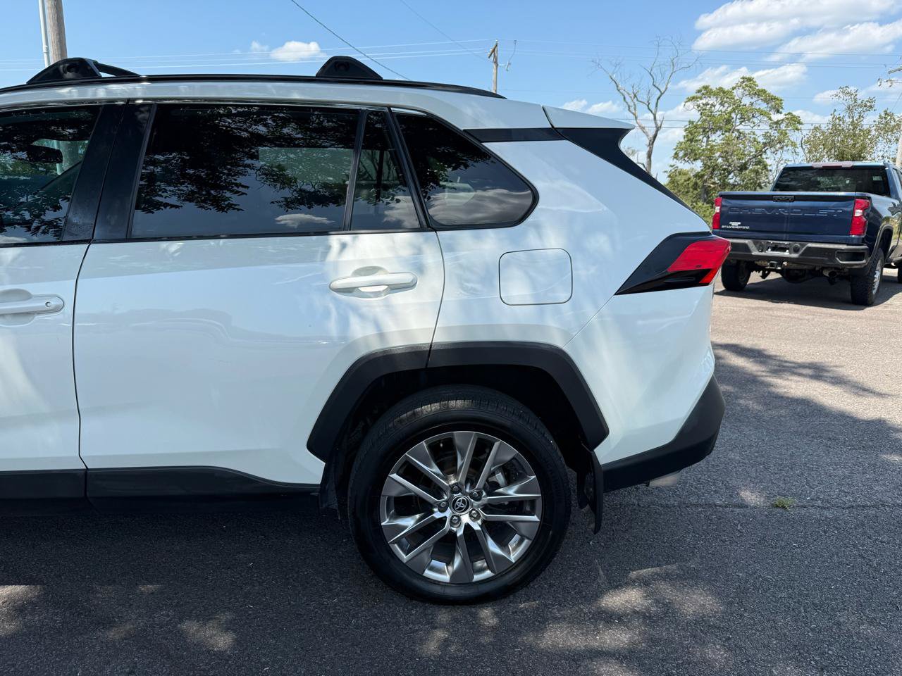 Used 2022 Toyota RAV4 XLE Premium FWD image 38