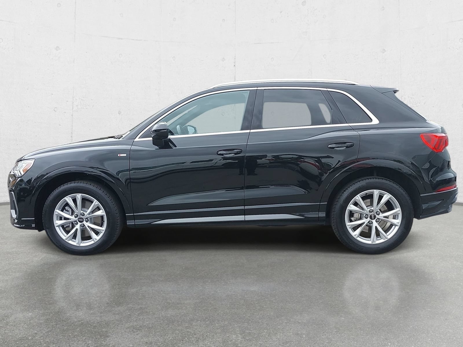 Certified 2025 Audi Q3 2.0T Premium w/ Convenience Package AWD/4WD image 8