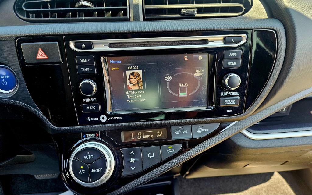 Used 2015 Toyota Prius C image 23